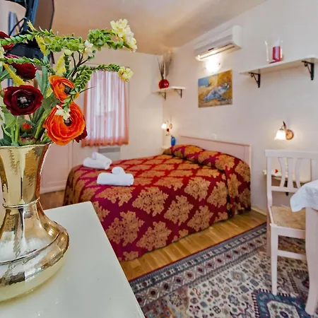 Guest house La Carera Centro Storico 3*