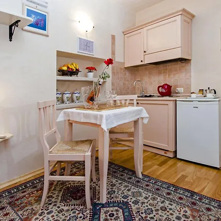 Guest house La Carera Centro Storico 3*